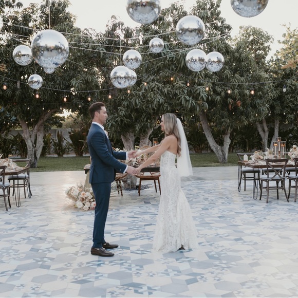 Wedding veil: Soft Wedding Veil
• Length: Waist 30&quot;
• Color: Light Ivory - Picture 7 of 7